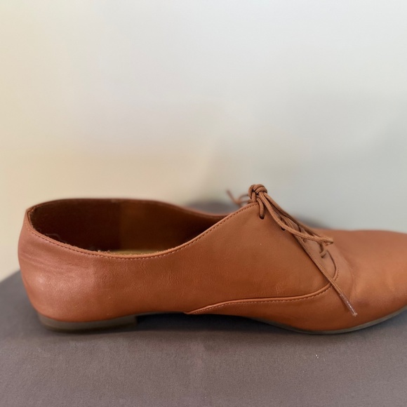 Lower East Side Tan Oxfords - Picture 2 of 3